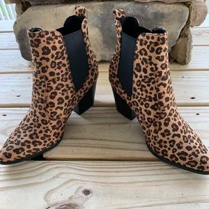 Soda Cheetah Print Size 6 Chelsea Booties